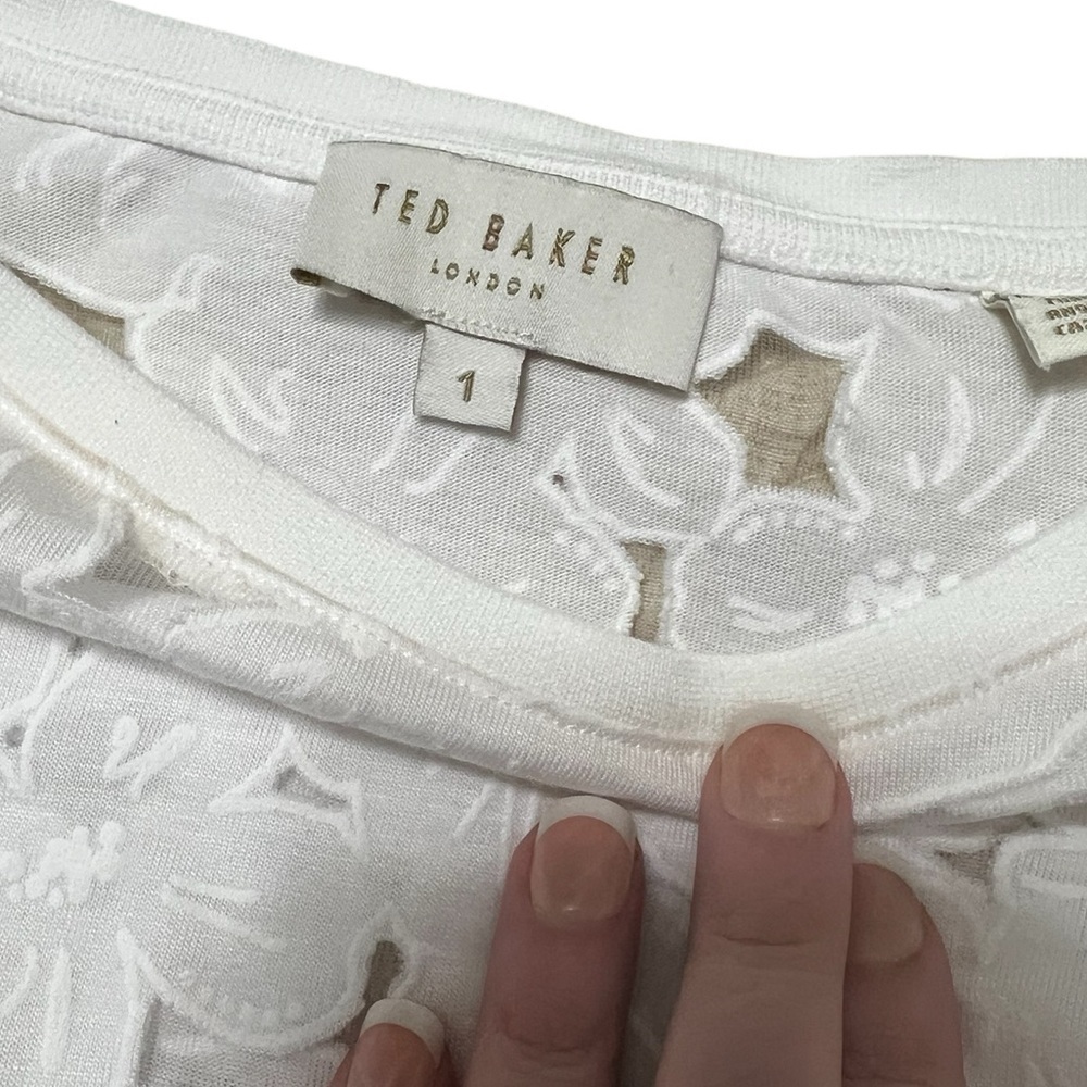 TED BAKER Women Sleeveless Crew Neck
ERICAH Floral BURNOUT White Vest oversized - Picture 8 of 15